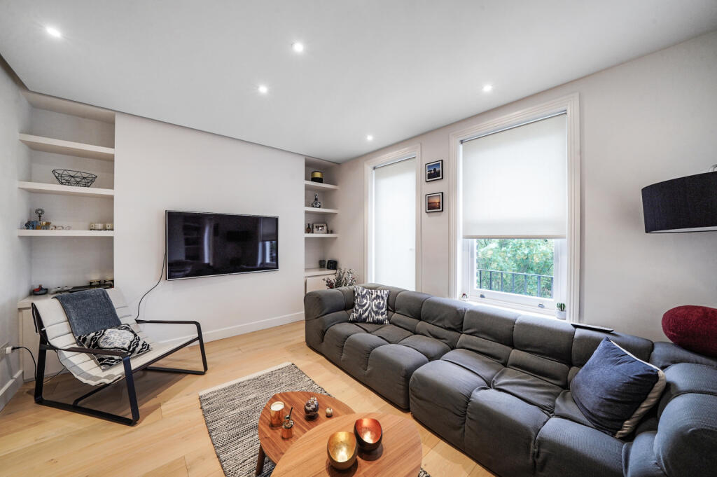 3 bed 1st Floor Flat for rent in Paddington. From Chestertons Estate Agents - St Johns Wood Lettings