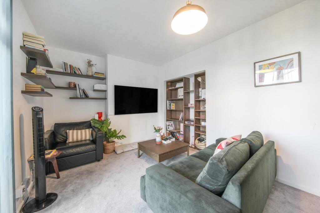 3 bed 1st Floor Flat for rent in Hampstead. From Chestertons Estate Agents - St Johns Wood Lettings