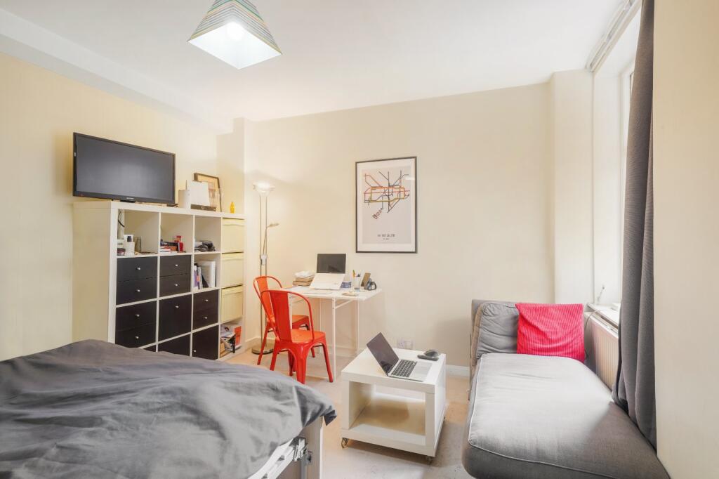 4 bed 1st Floor Flat for rent in Paddington. From Chestertons Estate Agents - St Johns Wood Lettings 4 bed 1st Floor Flat for rent in Paddington. From Chestertons Estate Agents - St Johns Wood Lettings