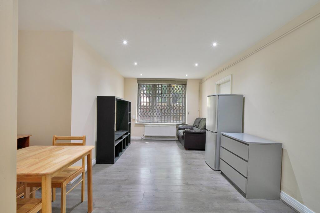 2 bed 1st Floor Flat for rent in Hampstead. From Chestertons Estate Agents - St Johns Wood Lettings