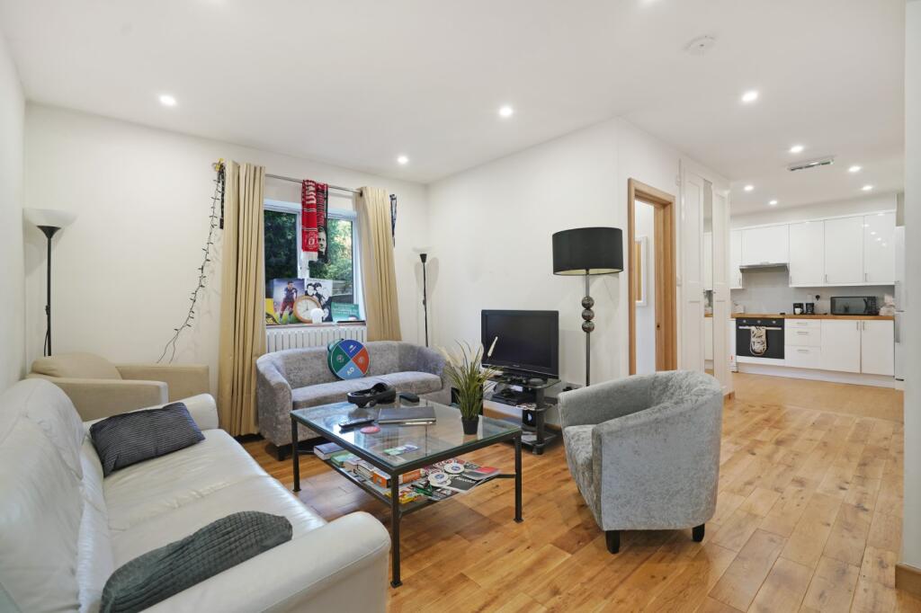 2 bed 1st Floor Flat for rent in Paddington. From Chestertons Estate Agents - St Johns Wood Lettings