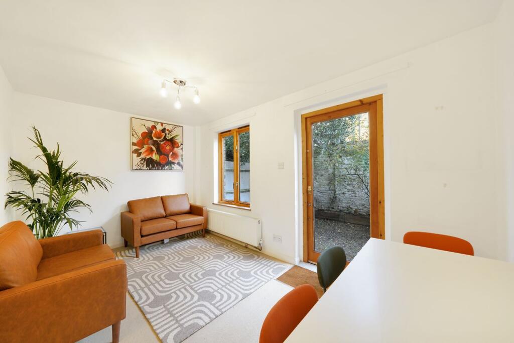4 bed Mid Terraced House for rent in Paddington. From Chestertons Estate Agents - St Johns Wood Lettings