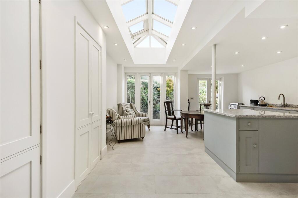 2 bed 1st Floor Flat for rent in Paddington. From Chestertons Estate Agents - St Johns Wood Lettings