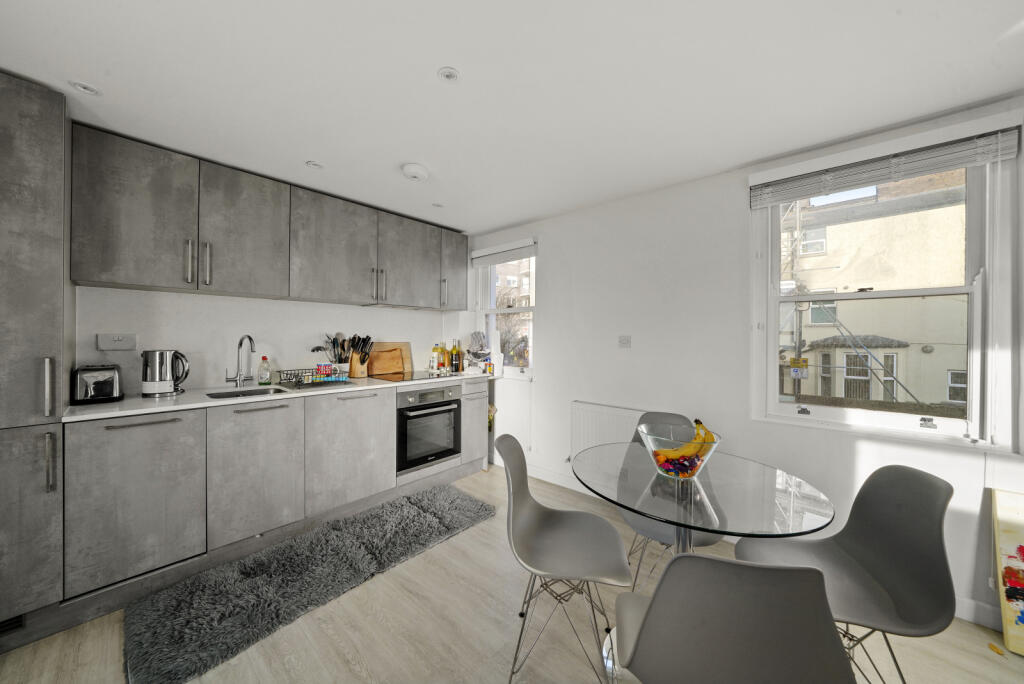 2 bed Semi Detached for rent in Hampstead. From Chestertons Estate Agents - St Johns Wood Lettings 2 bed Semi Detached for rent in Hampstead. From Chestertons Estate Agents - St Johns Wood Lettings