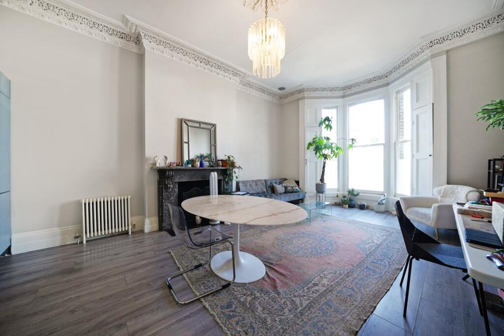 2 bed 1st Floor Flat for rent in Hampstead. From Chestertons Estate Agents - St Johns Wood Lettings