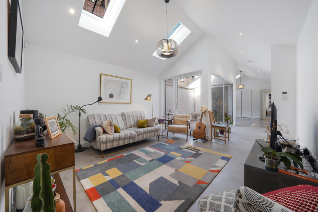 2 bed Mid Terraced House for rent in Paddington. From Chestertons Estate Agents - St Johns Wood Lettings 2 bed Mid Terraced House for rent in Paddington. From Chestertons Estate Agents - St Johns Wood Lettings