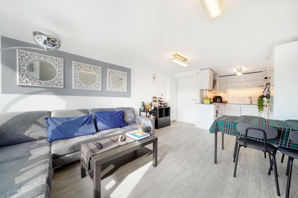 2 bed 1st Floor Flat for rent in Camden Town. From Chestertons Estate Agents - St Johns Wood Lettings 2 bed 1st Floor Flat for rent in Camden Town. From Chestertons Estate Agents - St Johns Wood Lettings