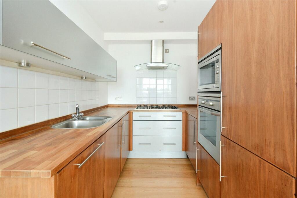 2 bed Flat for rent in Stepney. From Chestertons Estate Agents - Tower Bridge Lettings