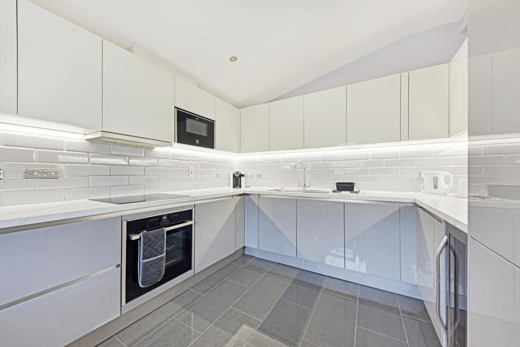3 bed Flat for rent in Stepney. From Chestertons Estate Agents - Tower Bridge Lettings