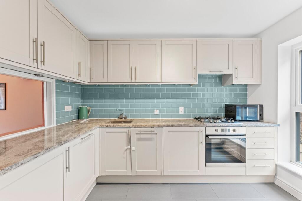 3 bed Mid Terraced House for rent in Bermondsey. From Chestertons Estate Agents - Tower Bridge Lettings 3 bed Mid Terraced House for rent in Bermondsey. From Chestertons Estate Agents - Tower Bridge Lettings