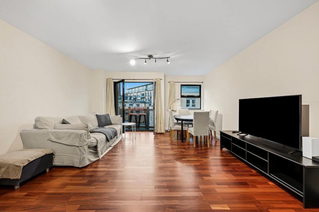 2 bed 1st Floor Flat for rent in Stepney. From Chestertons Estate Agents - Tower Bridge Lettings 2 bed 1st Floor Flat for rent in Stepney. From Chestertons Estate Agents - Tower Bridge Lettings