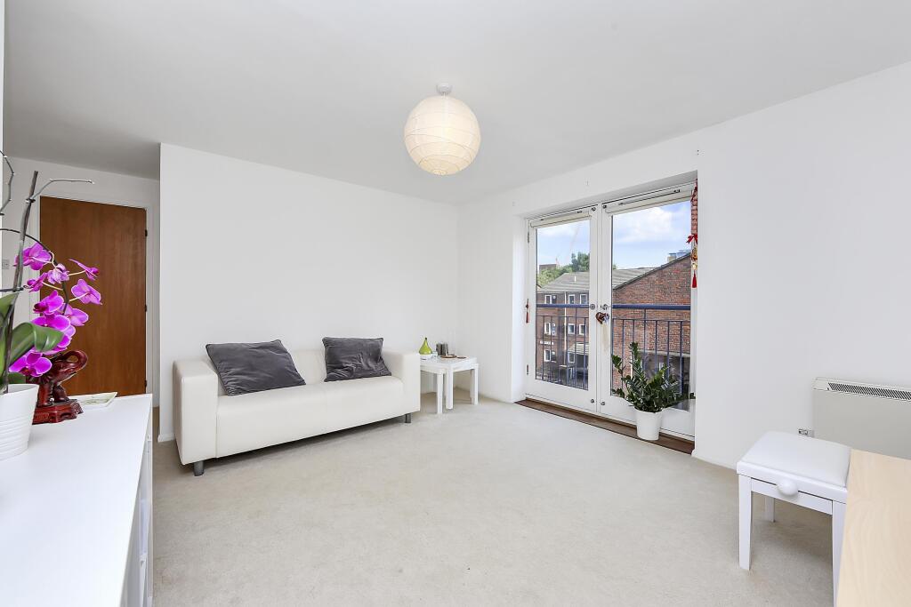 2 bed 1st Floor Flat for rent in Stepney. From Chestertons Estate Agents - Tower Bridge Lettings