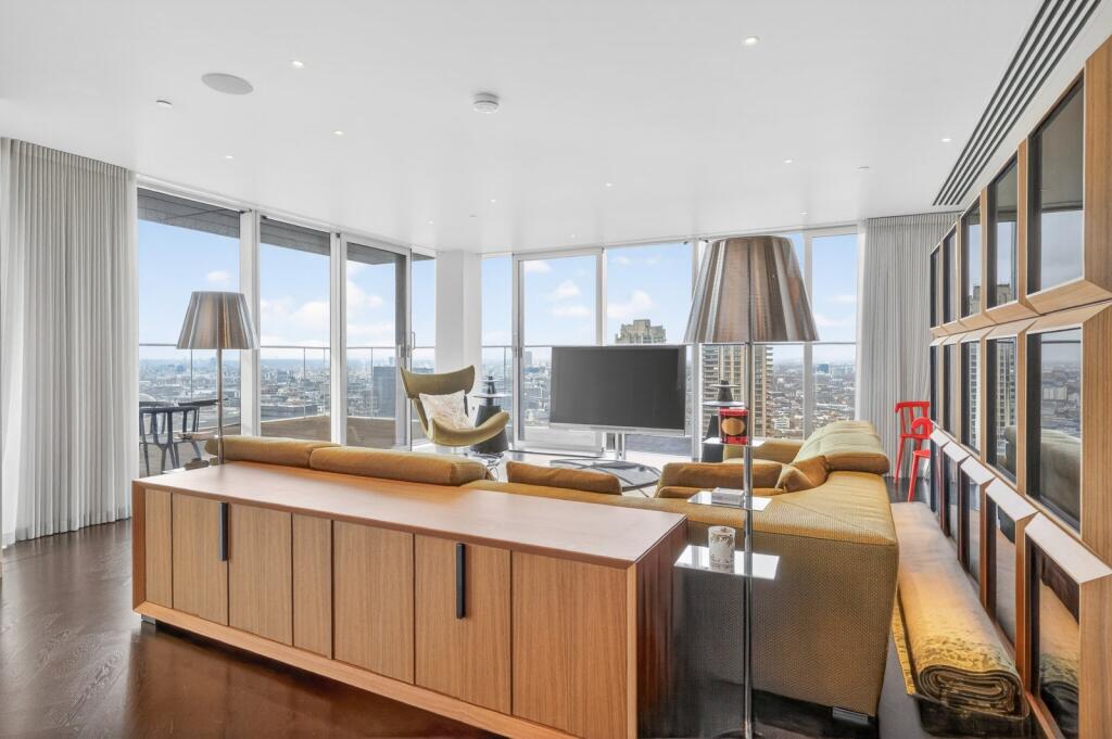 3 bed 1st Floor Flat for rent in London. From Chestertons Estate Agents - Tower Bridge Lettings 3 bed 1st Floor Flat for rent in London. From Chestertons Estate Agents - Tower Bridge Lettings