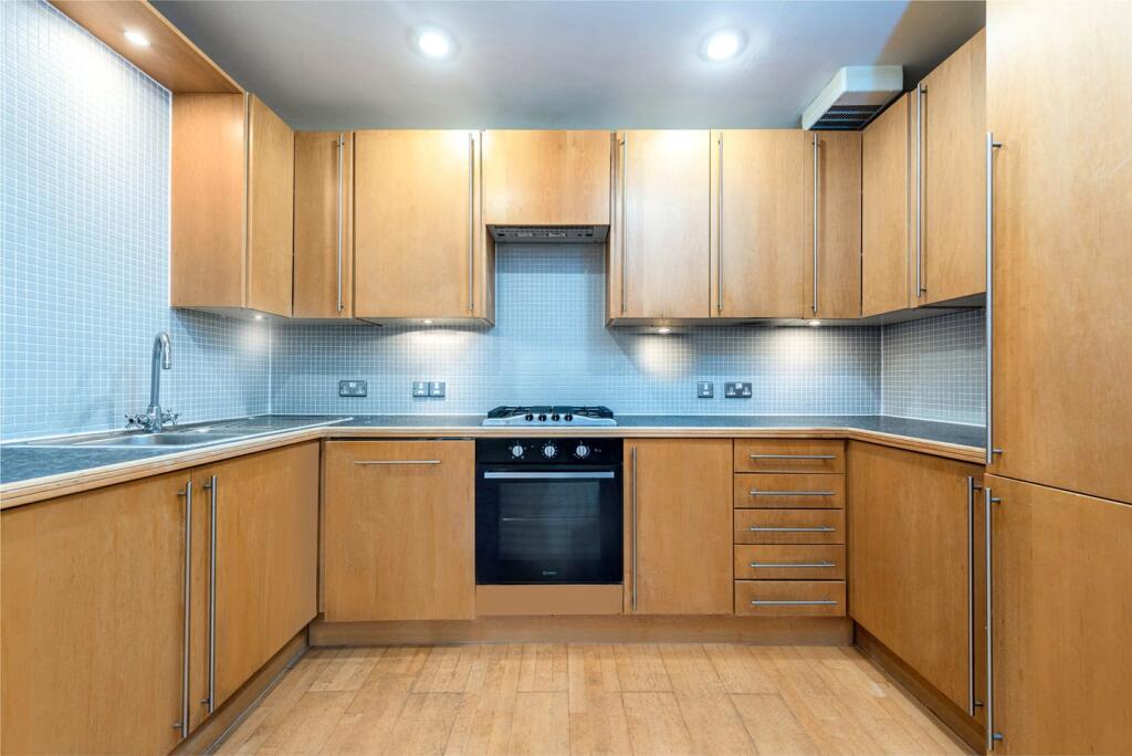 3 bed 1st Floor Flat for rent in Stepney. From Chestertons Estate Agents - Tower Bridge Lettings