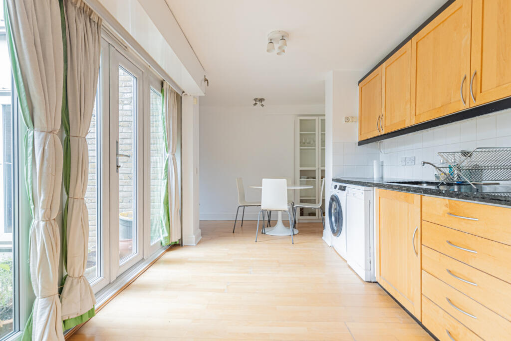 2 bed 1st Floor Flat for rent in Stepney. From Chestertons Estate Agents - Tower Bridge Lettings