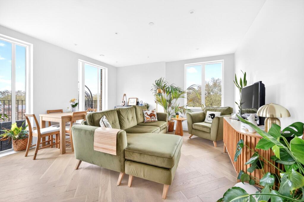 3 bed 1st Floor Flat for rent in Bermondsey. From Chestertons Estate Agents - Tower Bridge Lettings