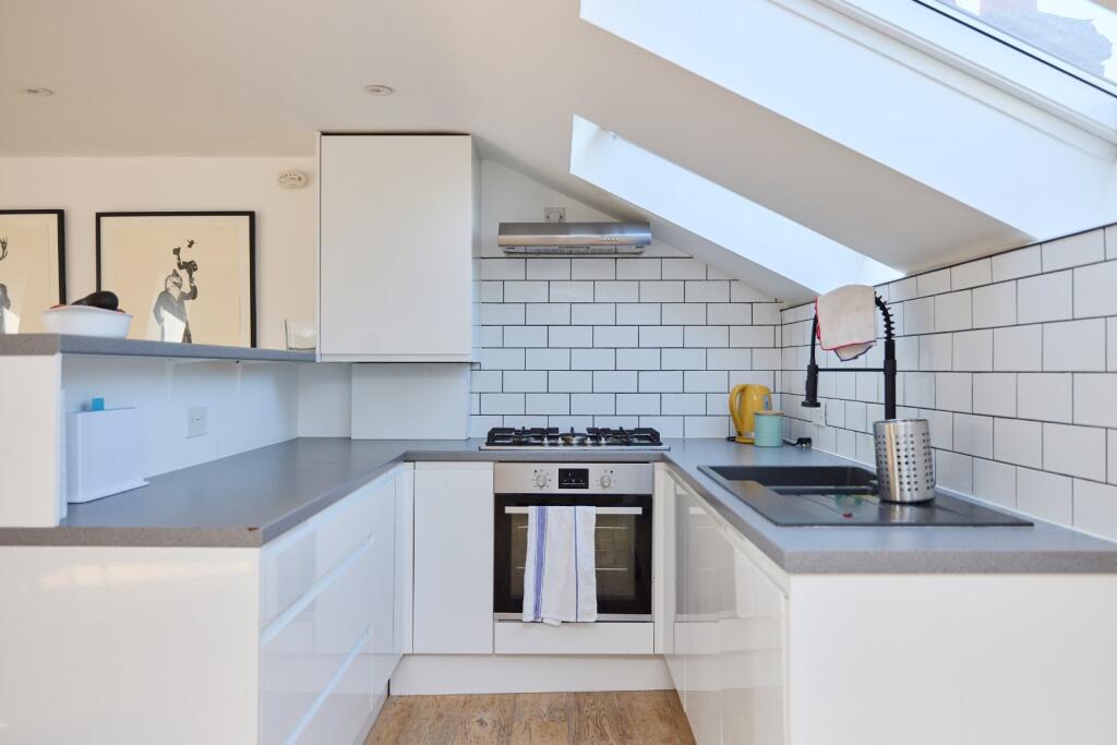 2 bed 1st Floor Flat for rent in Deptford. From Chestertons Estate Agents - Tower Bridge Lettings