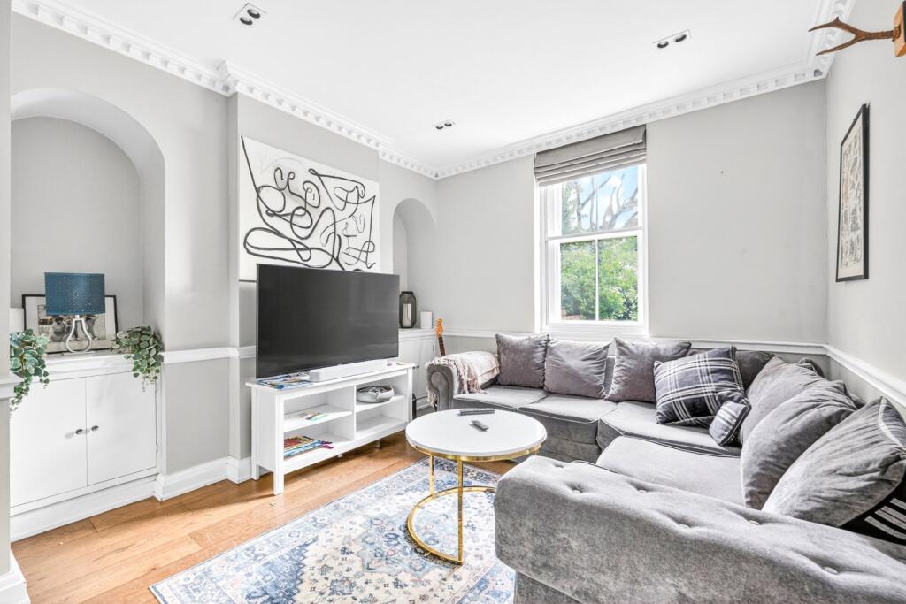 3 bed Mid Terraced House for rent in Westminster. From Chestertons Estate Agents - Tower Bridge Lettings