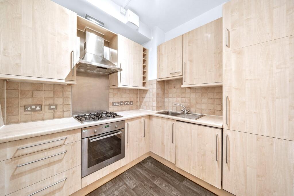 4 bed 1st Floor Flat for rent in Bermondsey. From Chestertons Estate Agents - Tower Bridge Lettings 4 bed 1st Floor Flat for rent in Bermondsey. From Chestertons Estate Agents - Tower Bridge Lettings