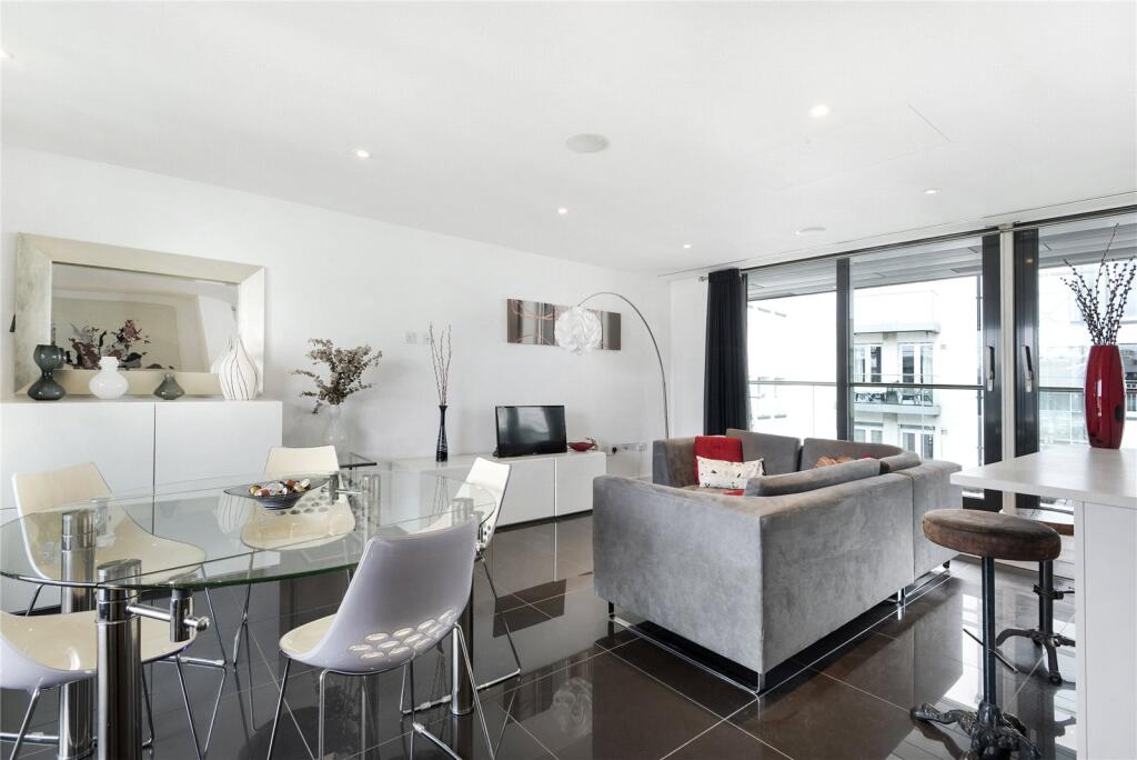2 bed 1st Floor Flat for rent in Stepney. From Chestertons Estate Agents - Tower Bridge Lettings