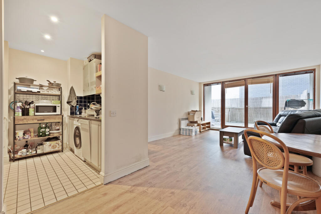 2 bed 1st Floor Flat for rent in Stepney. From Chestertons Estate Agents - Tower Bridge Lettings