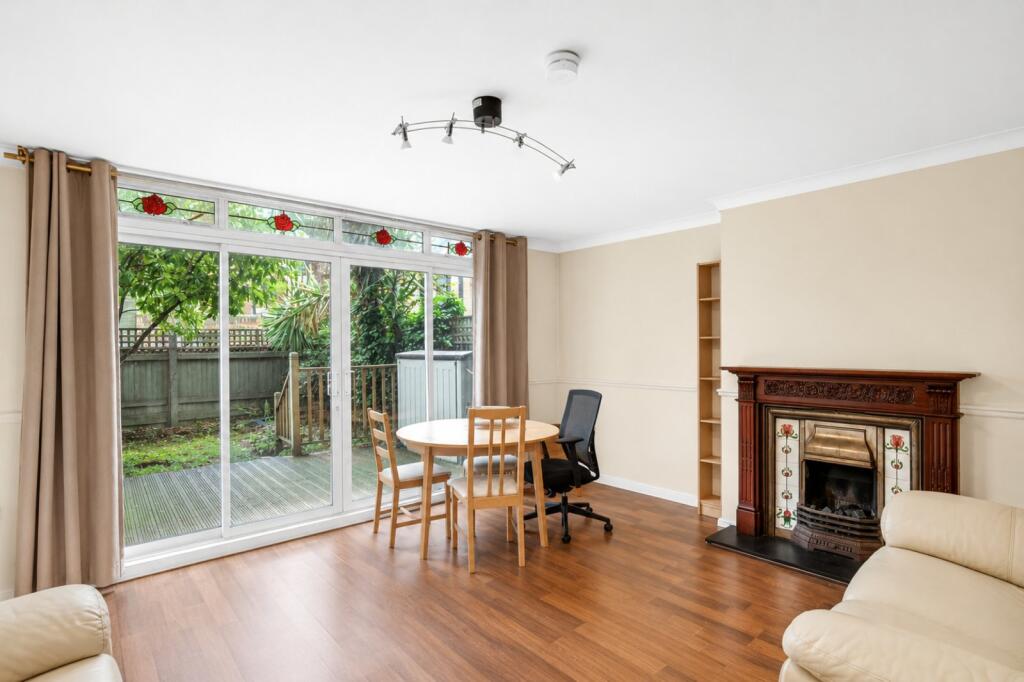 3 bed 1st Floor Flat for rent in Bermondsey. From Chestertons Estate Agents - Tower Bridge Lettings 3 bed 1st Floor Flat for rent in Bermondsey. From Chestertons Estate Agents - Tower Bridge Lettings