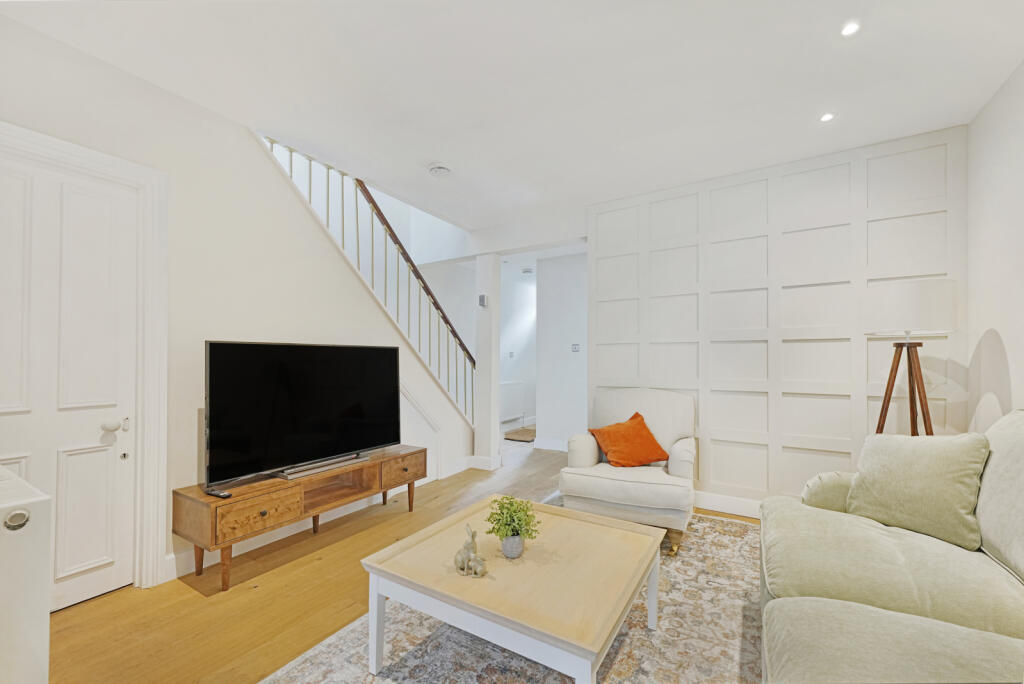 3 bed Mid Terraced House for rent in Bermondsey. From Chestertons Estate Agents - Tower Bridge Lettings