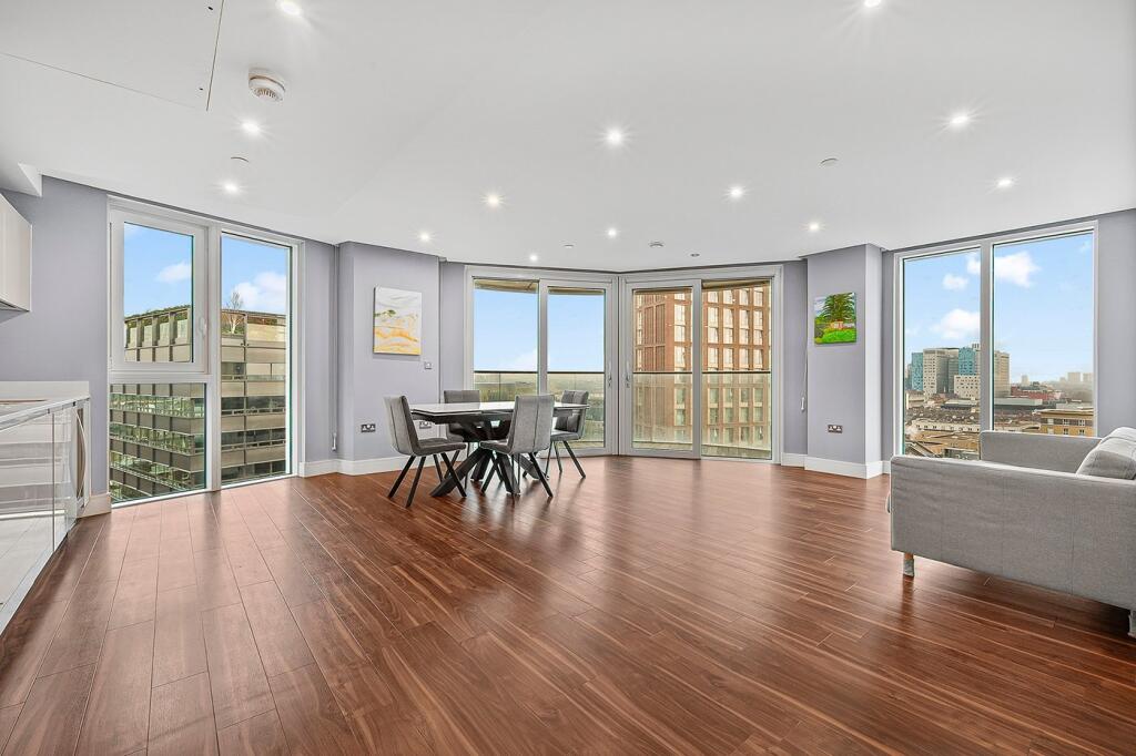 2 bed 1st Floor Flat for rent in Stepney. From Chestertons Estate Agents - Tower Bridge Lettings