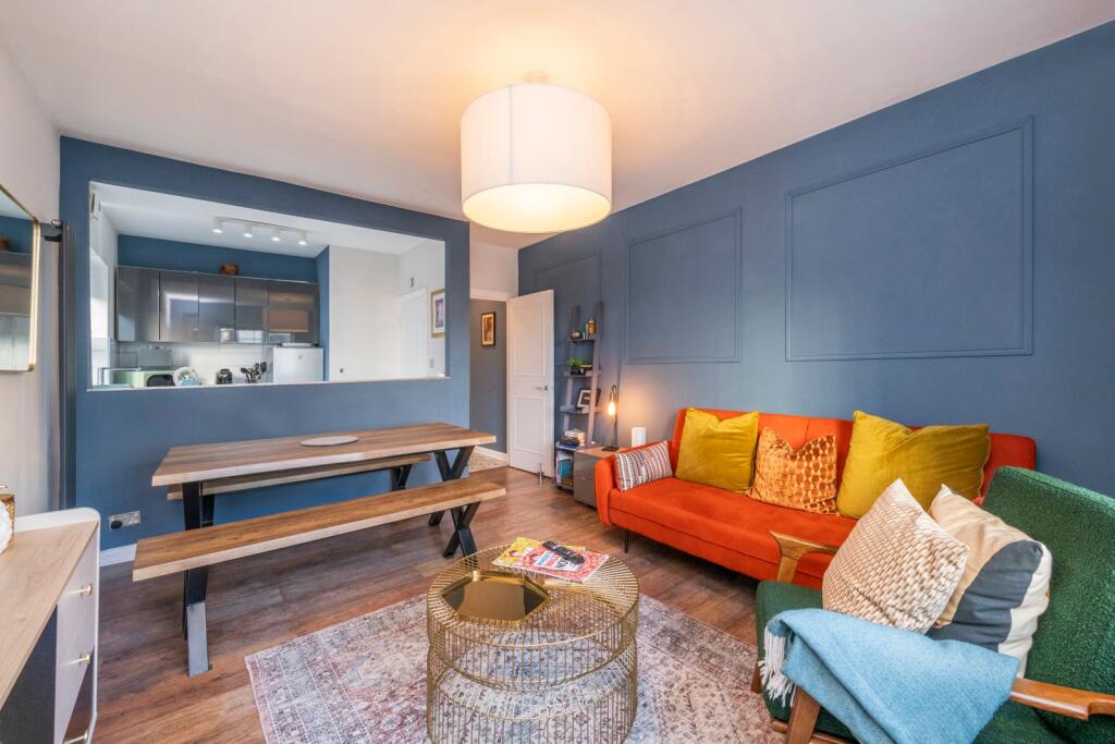 2 bed 1st Floor Flat for rent in Stepney. From Chestertons Estate Agents - Tower Bridge Lettings 2 bed 1st Floor Flat for rent in Stepney. From Chestertons Estate Agents - Tower Bridge Lettings