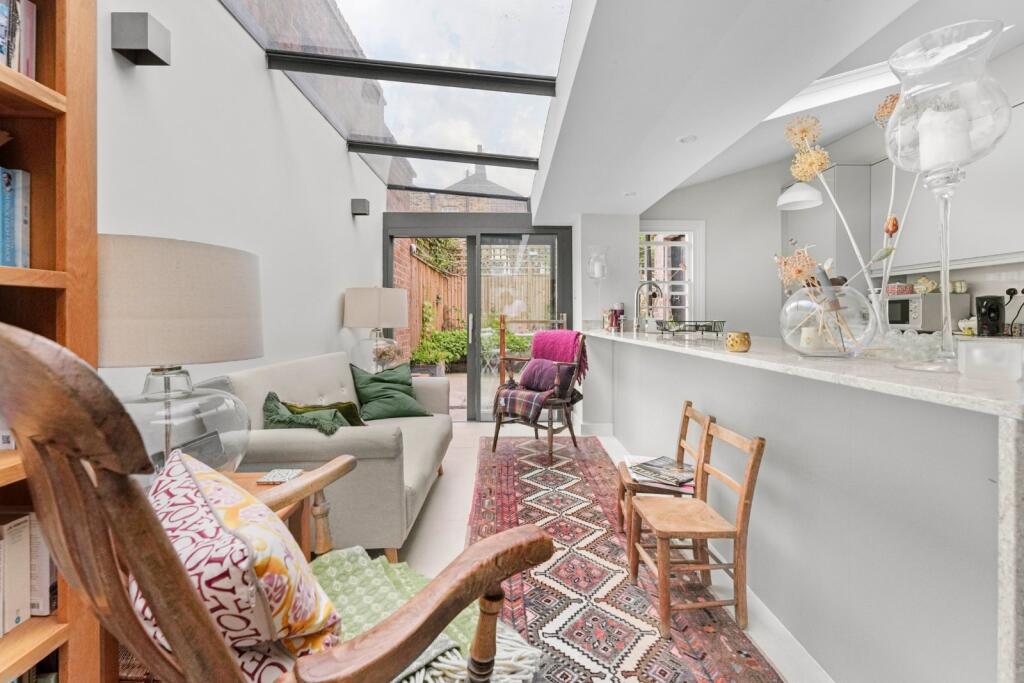 2 bed 1st Floor Flat for rent in Westminster. From Chestertons Estate Agents - Tower Bridge Lettings