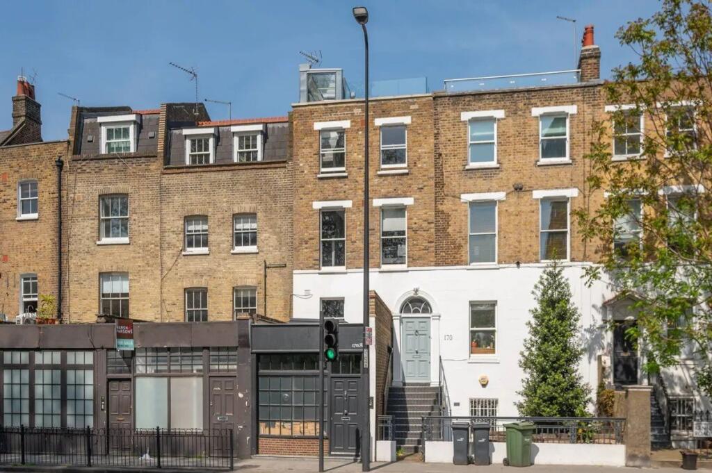 3 bed End of Terrace for rent in Camberwell. From Chestertons Estate Agents - Tower Bridge Lettings