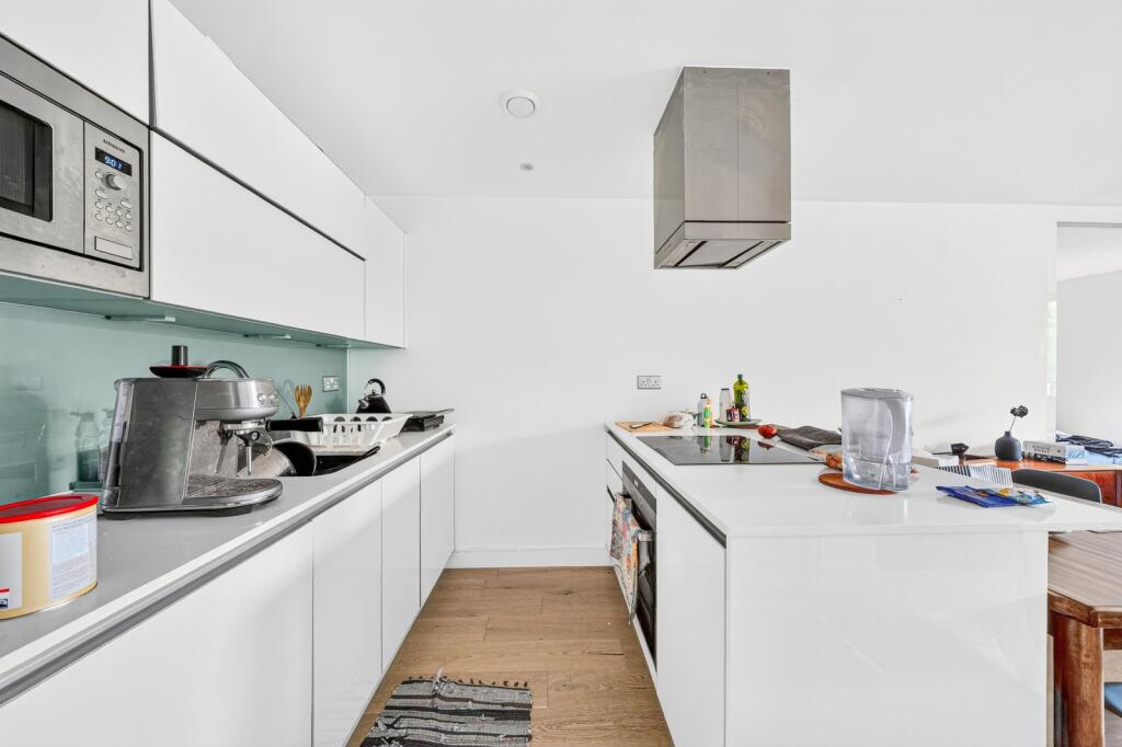 2 bed 1st Floor Flat for rent in Stepney. From Chestertons Estate Agents - Tower Bridge Lettings 2 bed 1st Floor Flat for rent in Stepney. From Chestertons Estate Agents - Tower Bridge Lettings