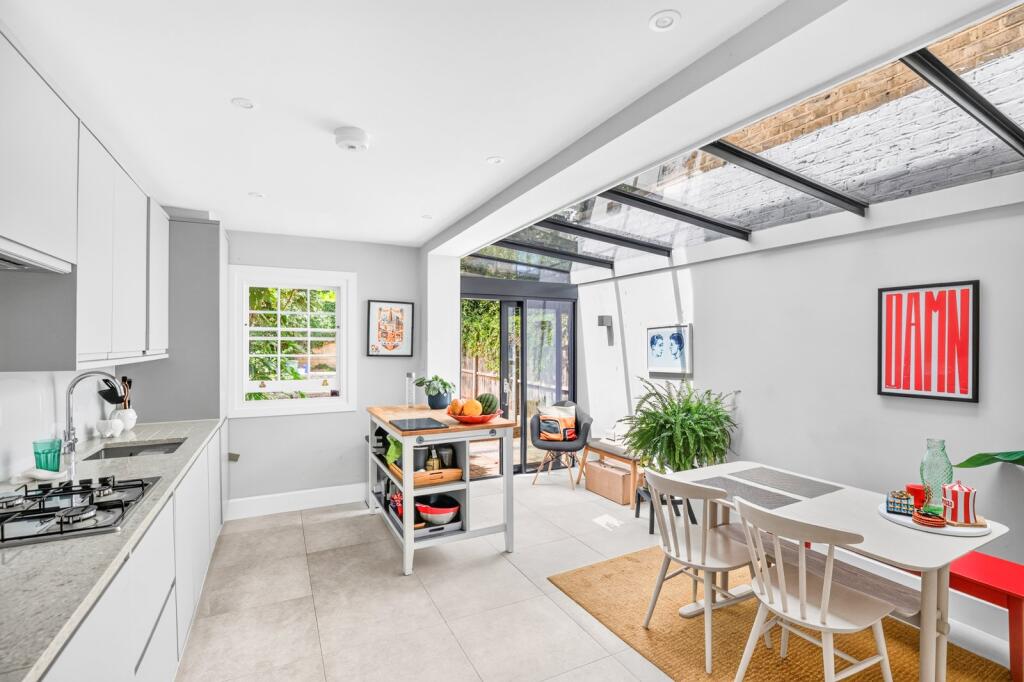 3 bed Mid Terraced House for rent in Westminster. From Chestertons Estate Agents - Tower Bridge Lettings