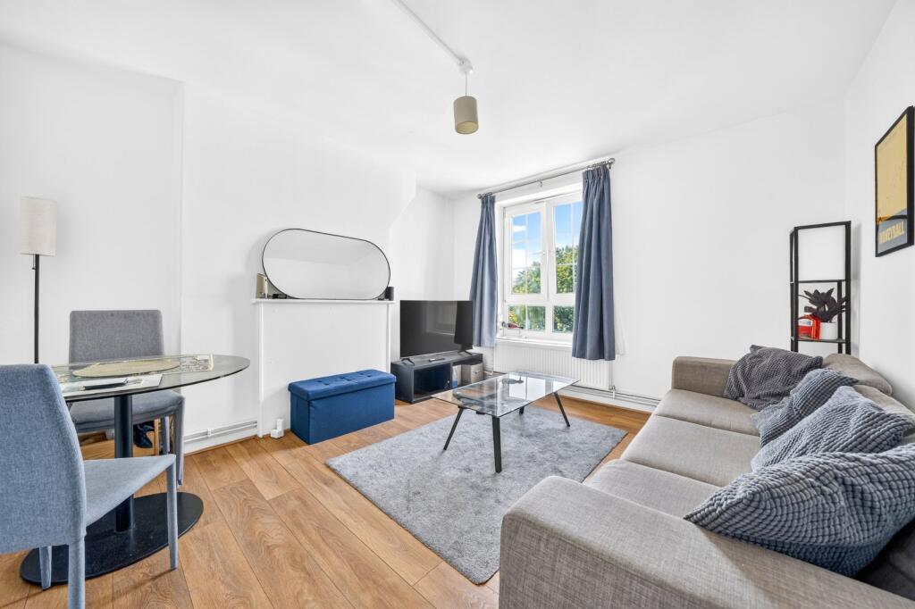 3 bed Bungalow for rent in Stepney. From Chestertons Estate Agents - Tower Bridge Lettings