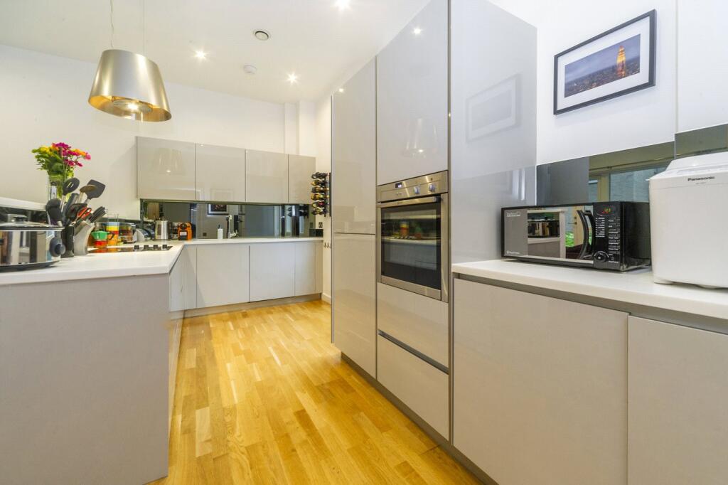2 bed 1st Floor Flat for rent in Bermondsey. From Chestertons Estate Agents - Tower Bridge Lettings 2 bed 1st Floor Flat for rent in Bermondsey. From Chestertons Estate Agents - Tower Bridge Lettings