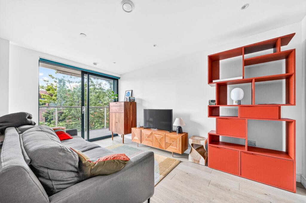 2 bed 1st Floor Flat for rent in Stepney. From Chestertons Estate Agents - Tower Bridge Lettings