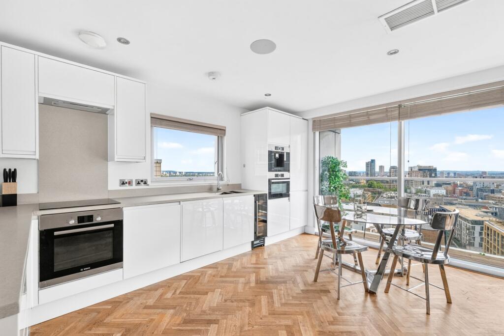 2 bed 1st Floor Flat for rent in Stepney. From Chestertons Estate Agents - Tower Bridge Lettings 2 bed 1st Floor Flat for rent in Stepney. From Chestertons Estate Agents - Tower Bridge Lettings
