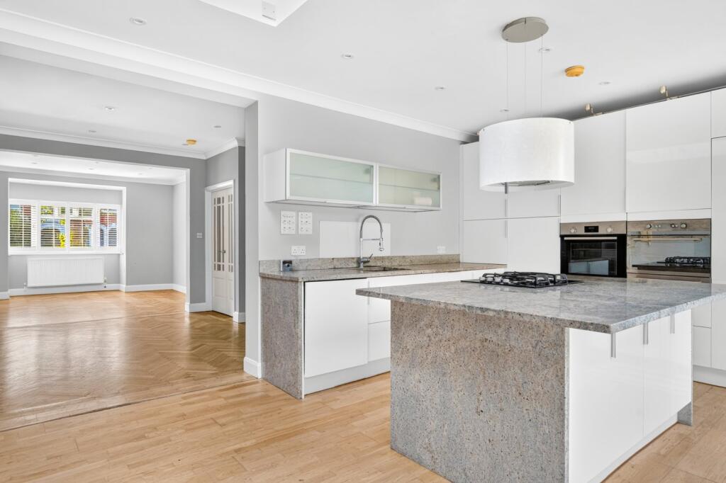 5 bed Detached for rent in Camberwell. From Chestertons Estate Agents - Tower Bridge Lettings