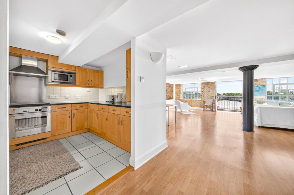 2 bed 1st Floor Flat for rent in Stepney. From Chestertons Estate Agents - Tower Bridge Lettings 2 bed 1st Floor Flat for rent in Stepney. From Chestertons Estate Agents - Tower Bridge Lettings