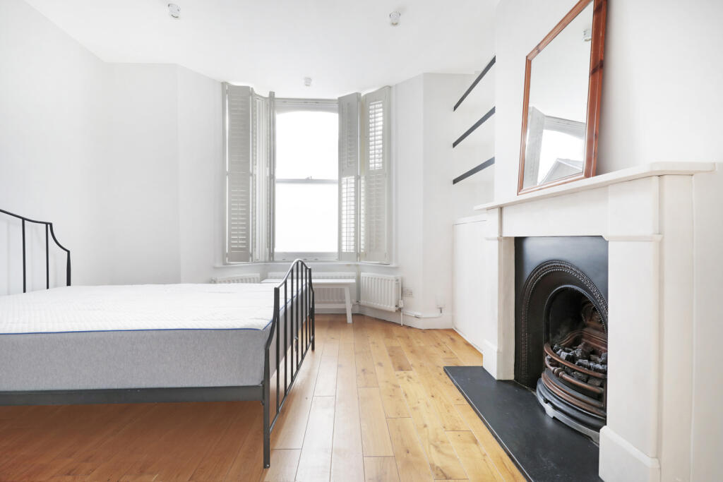 3 bed 1st Floor Flat for rent in Bermondsey. From Chestertons Estate Agents - Tower Bridge Lettings 3 bed 1st Floor Flat for rent in Bermondsey. From Chestertons Estate Agents - Tower Bridge Lettings