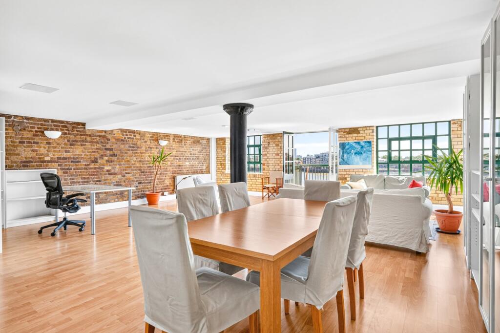 2 bed 1st Floor Flat for rent in Stepney. From Chestertons Estate Agents - Tower Bridge Lettings