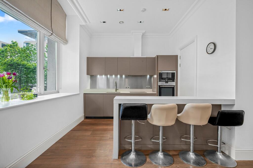 2 bed 1st Floor Flat for rent in Stepney. From Chestertons Estate Agents - Tower Bridge Lettings