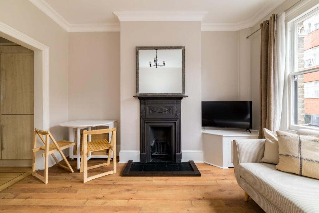 2 bed Mid Terraced House for rent in Bermondsey. From Chestertons Estate Agents - Tower Bridge Lettings