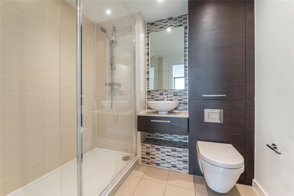 2 bed 1st Floor Flat for rent in Poplar. From Chestertons Estate Agents - Tower Bridge Lettings