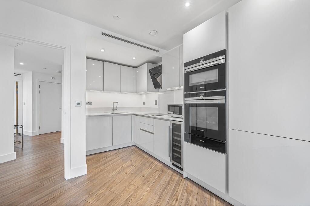 3 bed 1st Floor Flat for rent in Stepney. From Chestertons Estate Agents - Tower Bridge Lettings 3 bed 1st Floor Flat for rent in Stepney. From Chestertons Estate Agents - Tower Bridge Lettings