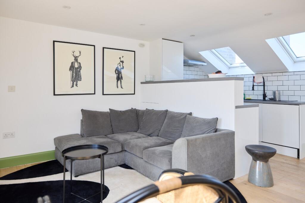 2 bed 1st Floor Flat for rent in Deptford. From Chestertons Estate Agents - Tower Bridge Lettings