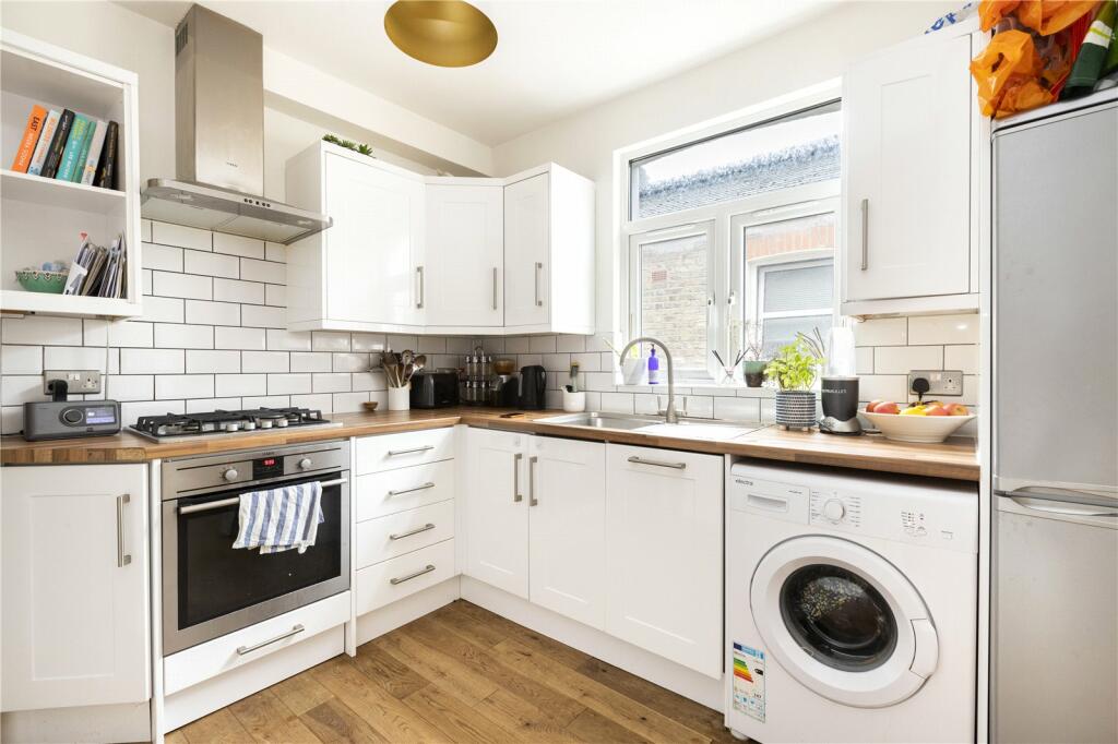 3 bed Maisonette for rent in Wandsworth. From Chestertons Estate Agents - Wandsworth Lettings
