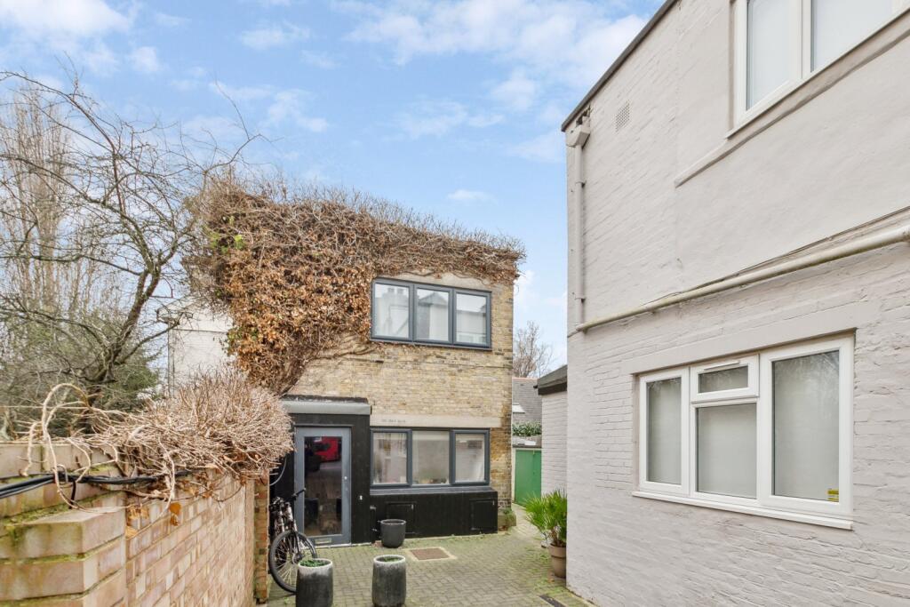 1 bed 1st Floor Flat for rent in Wandsworth. From Chestertons Estate Agents - Wandsworth Lettings 1 bed 1st Floor Flat for rent in Wandsworth. From Chestertons Estate Agents - Wandsworth Lettings
