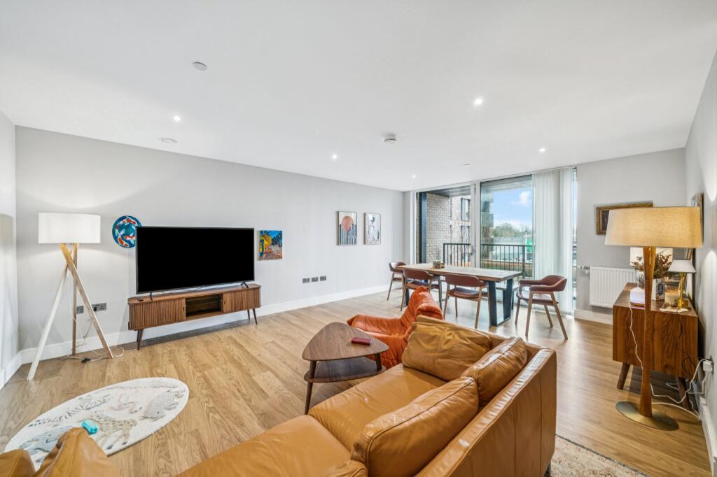 3 bed 1st Floor Flat for rent in Wandsworth. From Chestertons Estate Agents - Wandsworth Lettings