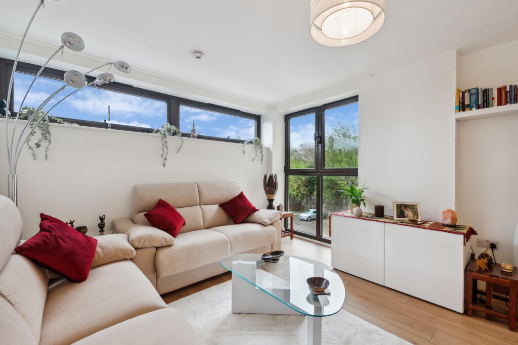 1 bed 1st Floor Flat for rent in Battersea. From Chestertons Estate Agents - Wandsworth Lettings